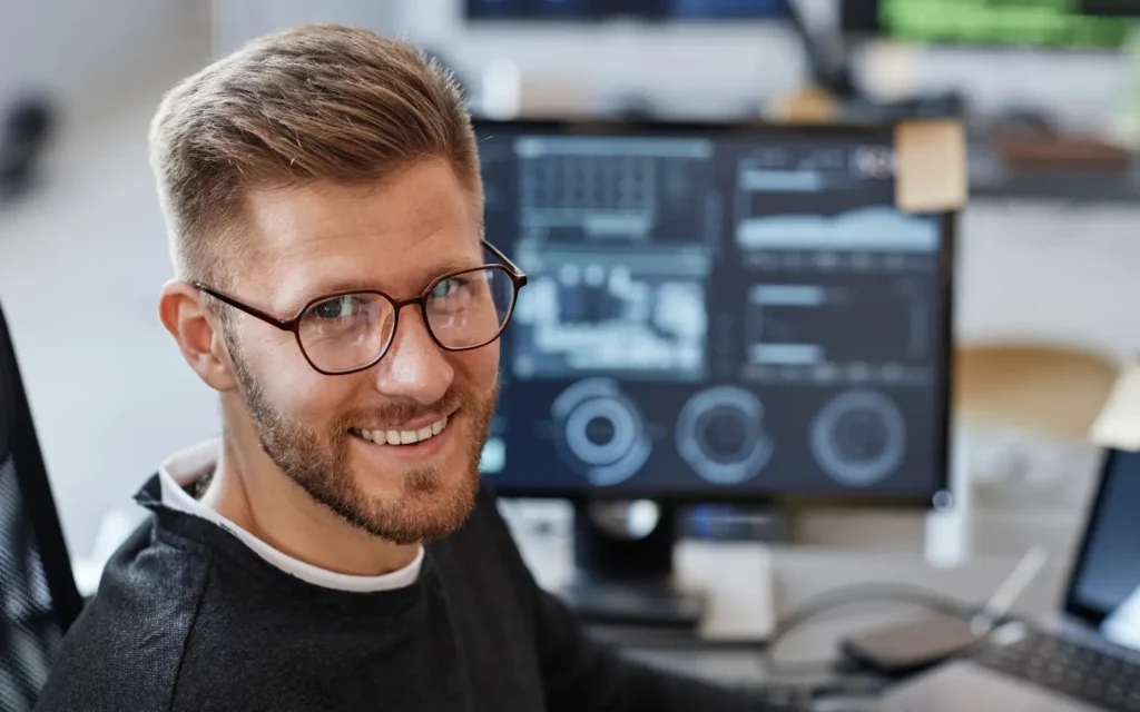 Softwareentwickler am Arbeitsplatz